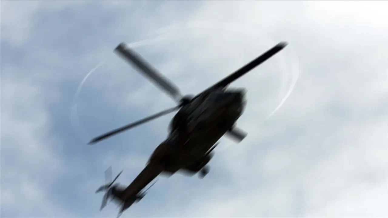 İngiltere'de helikopter kazası: Tarlaya düştü