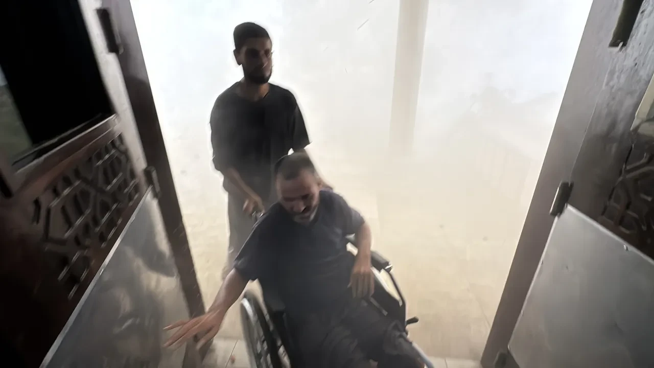 İsrail Gazze'de Nasır Hastanesi'ni vurdu: Gazeteciler ve sağlık çalışanları öldürüldü