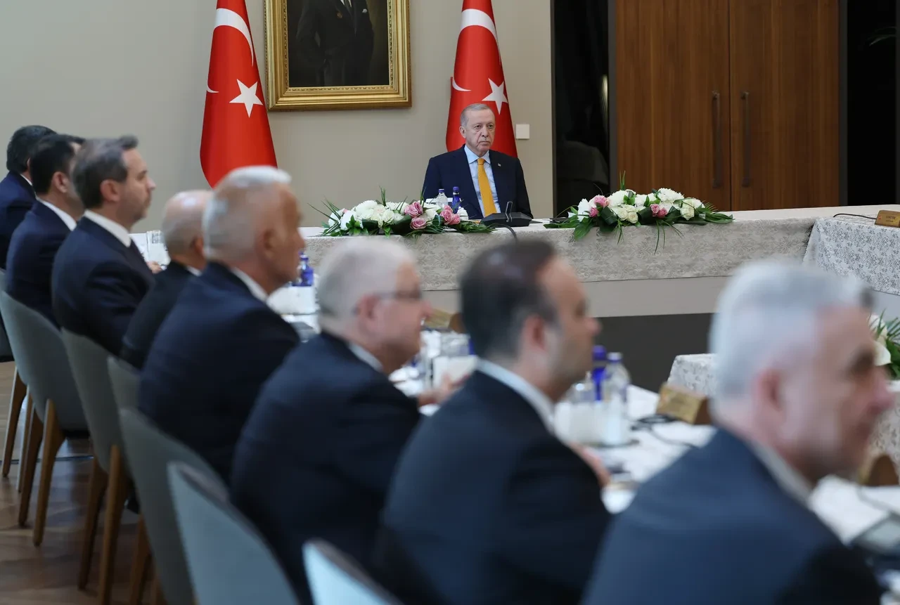 Cumhurbaşkanı Erdoğan o soruşturmaları hatırlattı: Belediyeleri aile çiftliğine çevirenler için deniz bitti