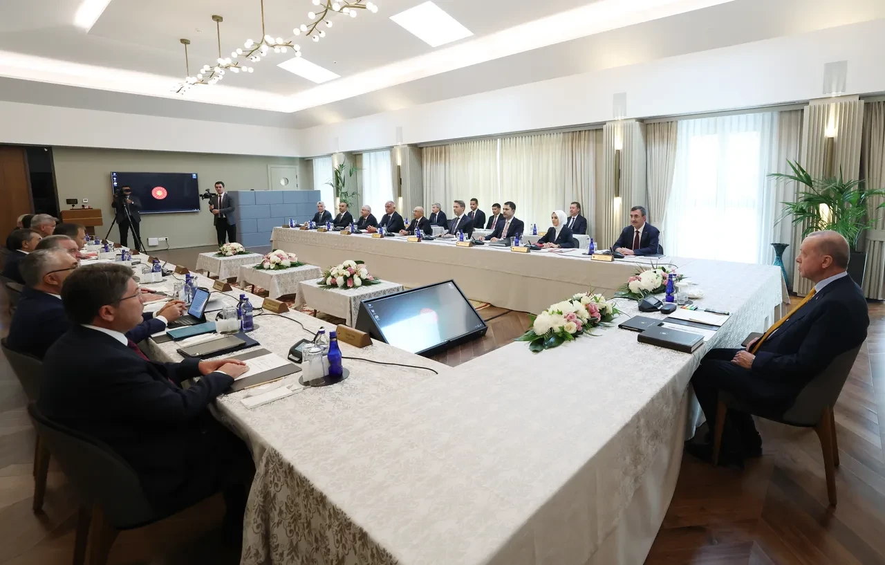 Cumhurbaşkanı Erdoğan o soruşturmaları hatırlattı: Belediyeleri aile çiftliğine çevirenler için deniz bitti