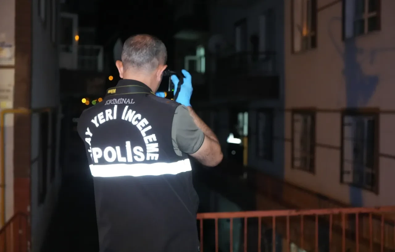  Kırıkkale'de olaylı gece! Alkollü genç, babasını tekme tokat darp etti