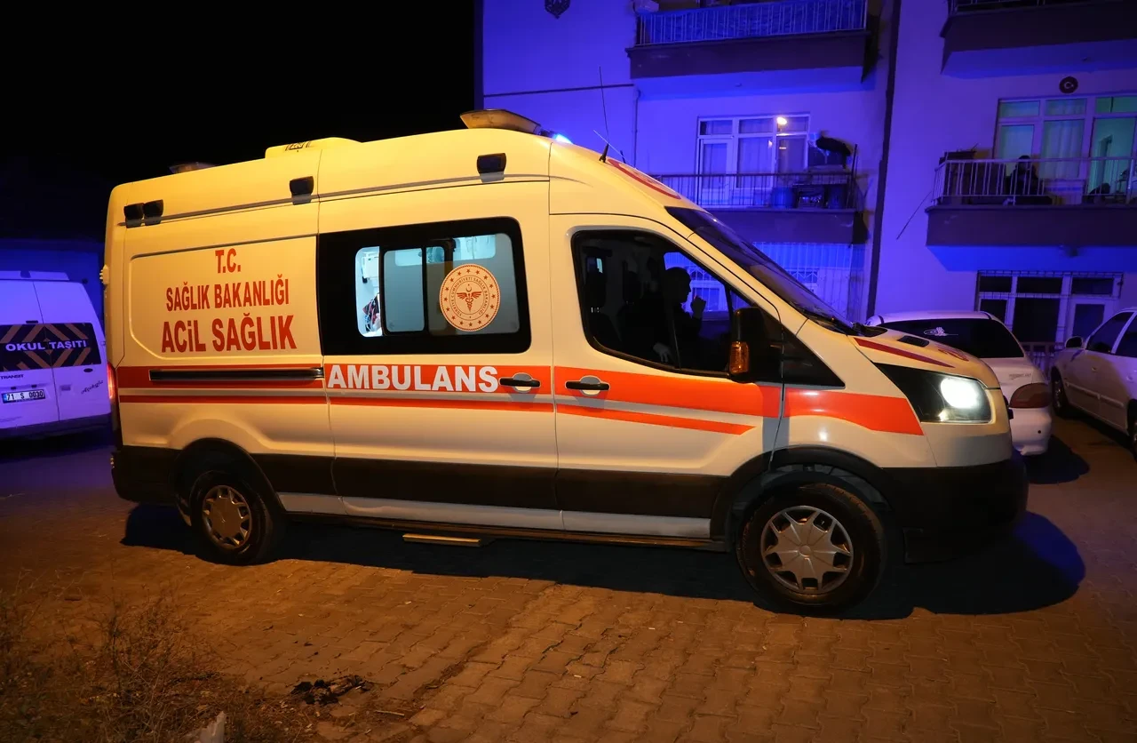  Kırıkkale'de olaylı gece! Alkollü genç, babasını tekme tokat darp etti