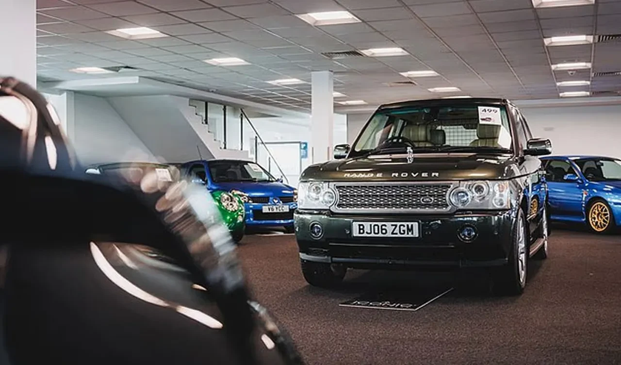 Kraliçe 2. Elizabeth'ten temiz Range Rover: Rekor fiyata satıldı
