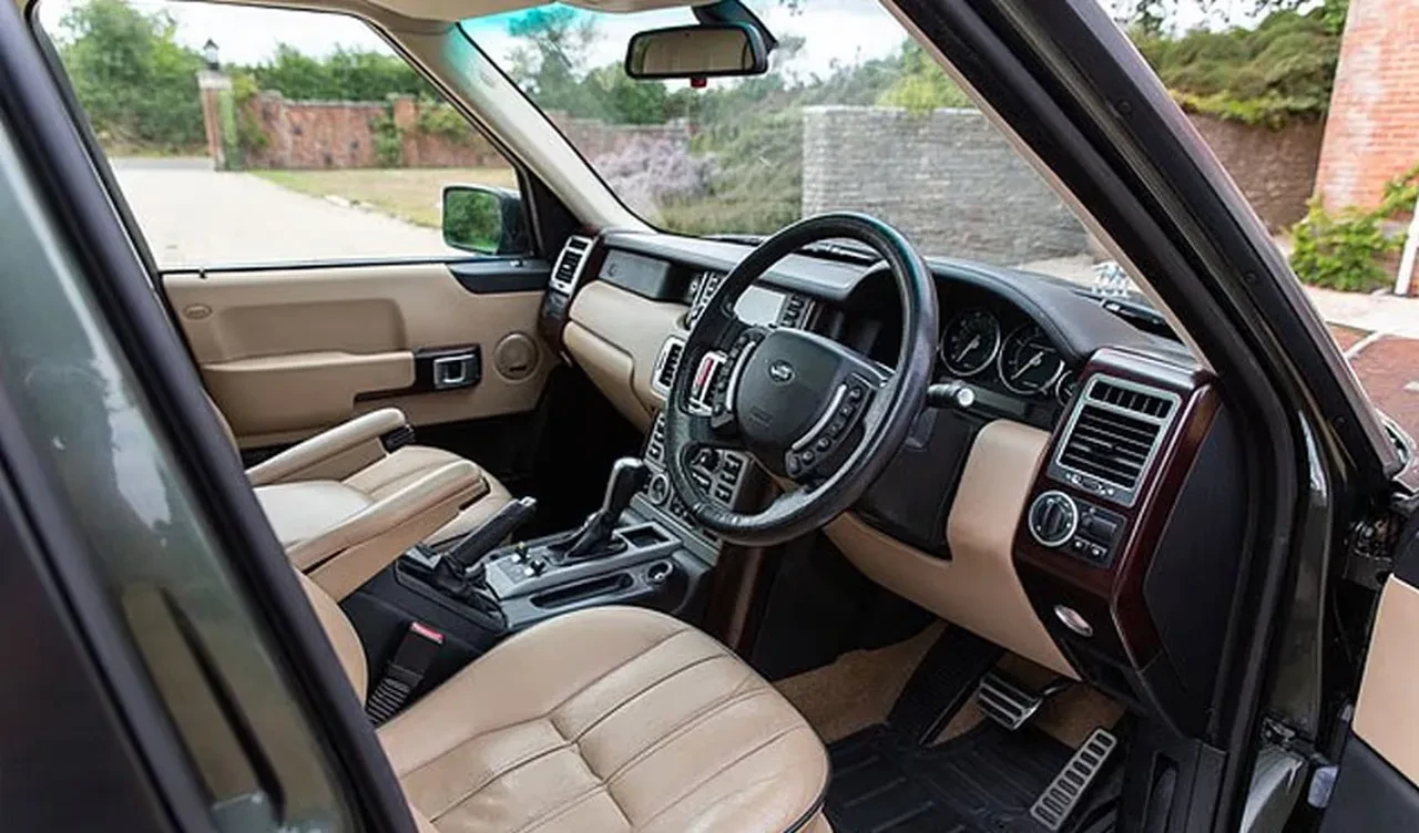 Kraliçe 2. Elizabeth'ten temiz Range Rover: Rekor fiyata satıldı