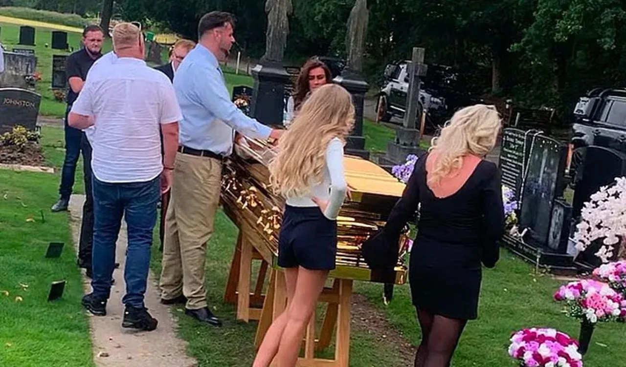 'Roman kral' altın tabutla 6 gün gezdirildi! Görkemli uğurlama ağızları açık bıraktı