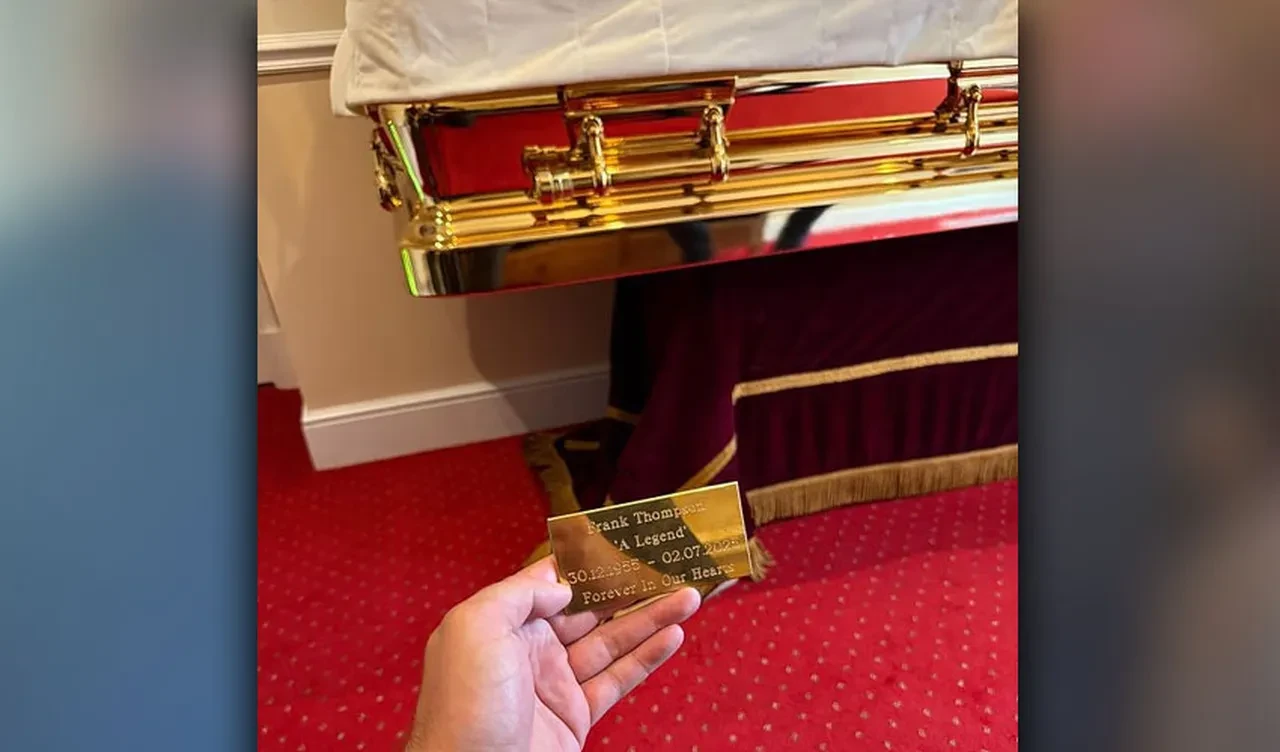 'Roman kral' altın tabutla 6 gün gezdirildi! Görkemli uğurlama ağızları açık bıraktı