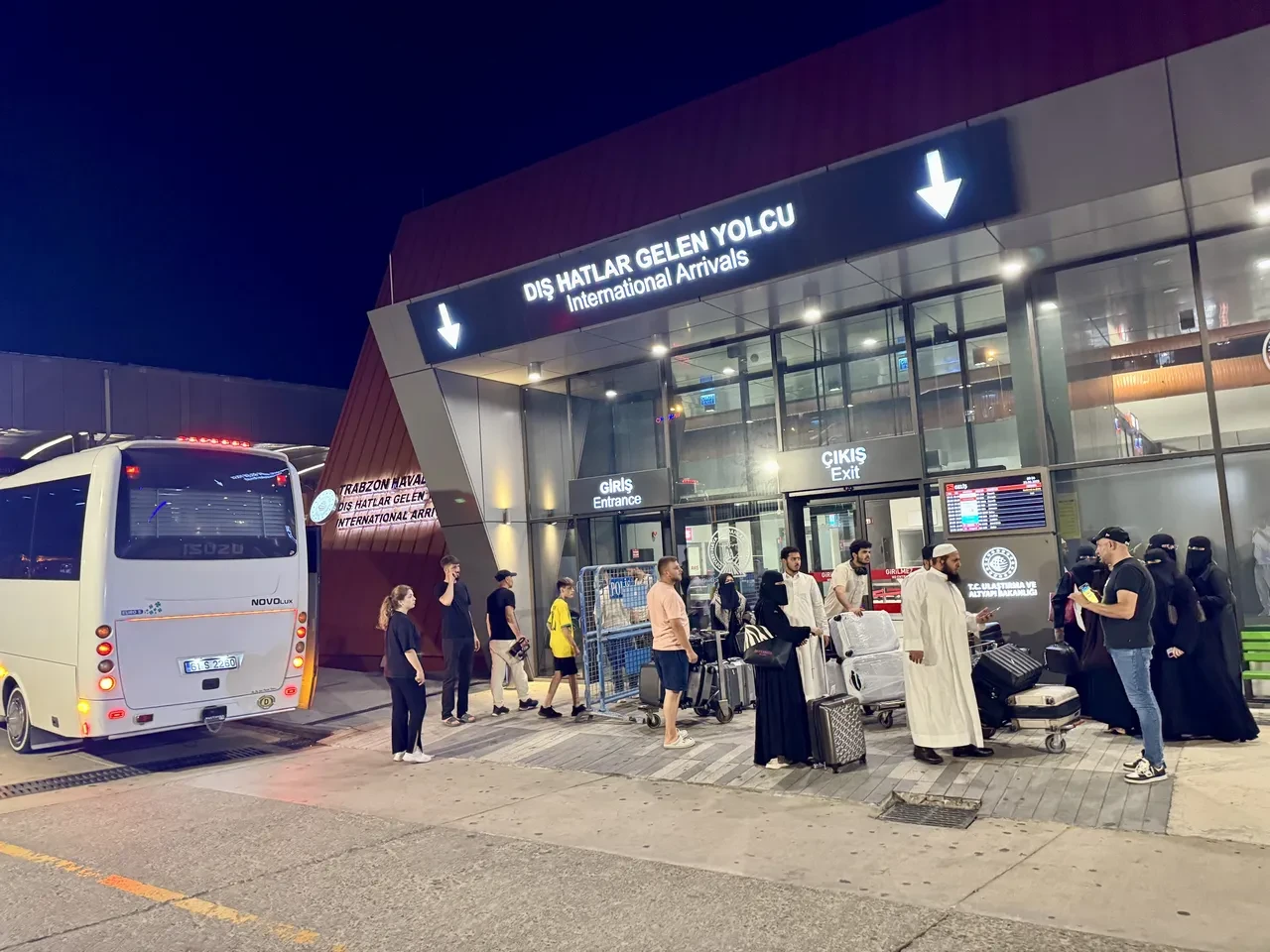 Trabzon–Cidde seferini yapan uçakta büyük panik! 8 dakika sonra arızalandı, acil iniş yaptı