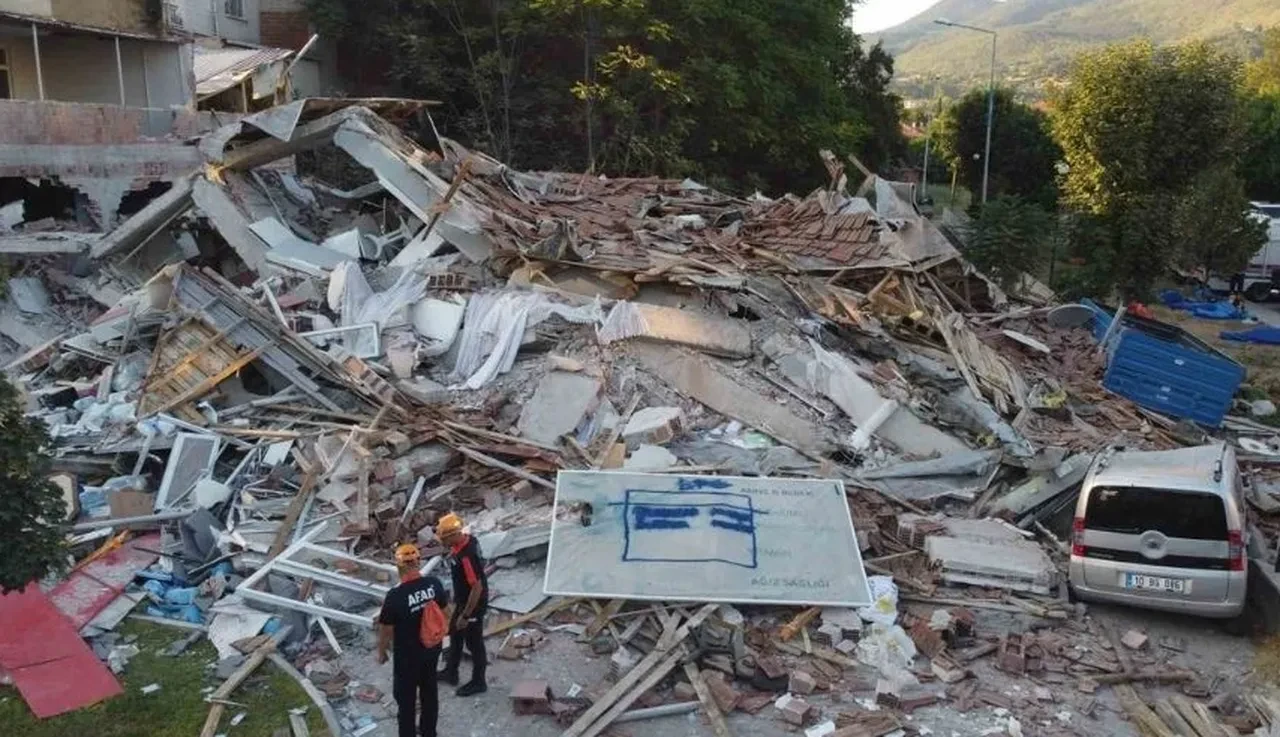 Ünlü profesörden Sındırgı için endişe veren deprem tespiti! 'Olağan değil' diyerek uyardı
