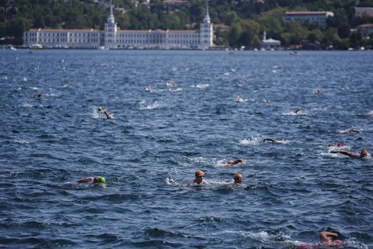 Yüzme yarışında korkutan olay! Rus yüzücü İstanbul Boğazı’nda kayboldu