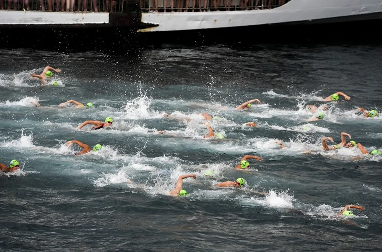 Yüzme yarışında korkutan olay! Rus yüzücü İstanbul Boğazı’nda kayboldu