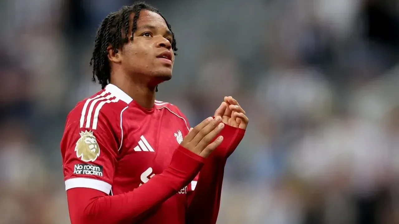 Liverpool rövanşı 16 yaşındaki Ngumoha ile aldı