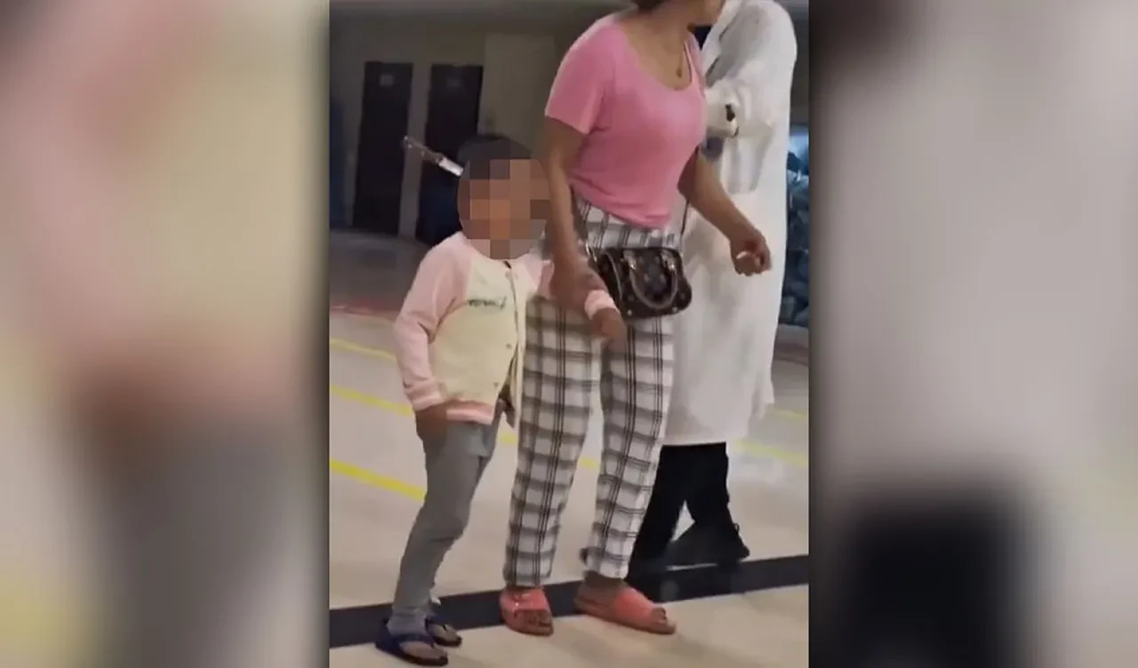 Başına 15 santimlik bıçak saplanan küçük kızı annesi yürüyerek hastaneye getirdi