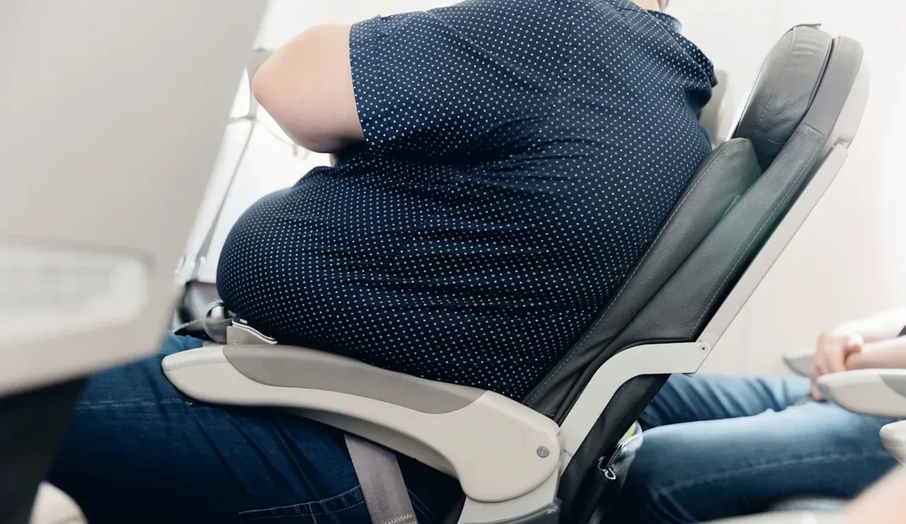 Dev havayolu şirketinden tartışmalı karar! Kilolu yolcular iki katını ödeyecek