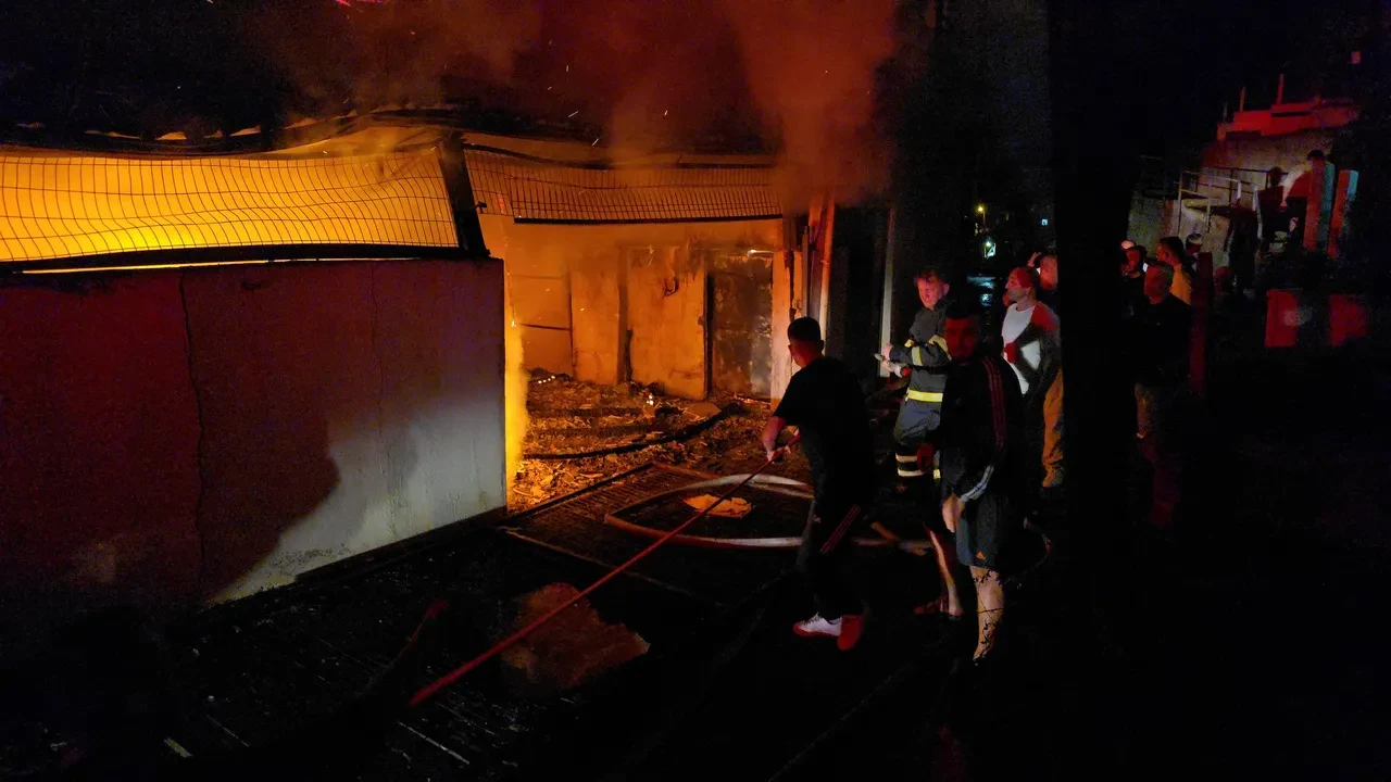 Halı yıkamacı yangını evlere sıçradı! İtfaiye eri de hastanelik oldu