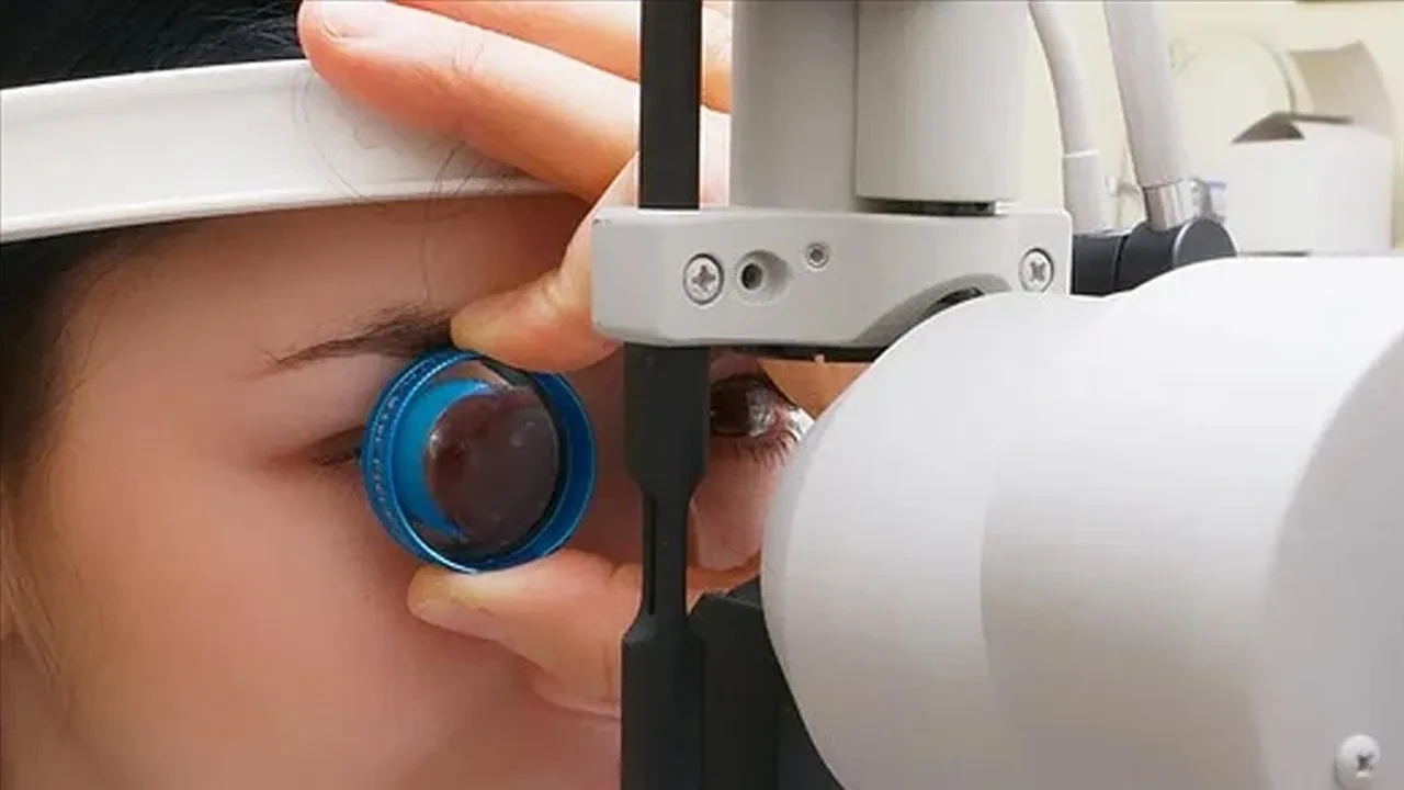 Hastalığın sinsi ilerleyişine dikkat çekti! Miyopken bir gecede hipermetrop oldu