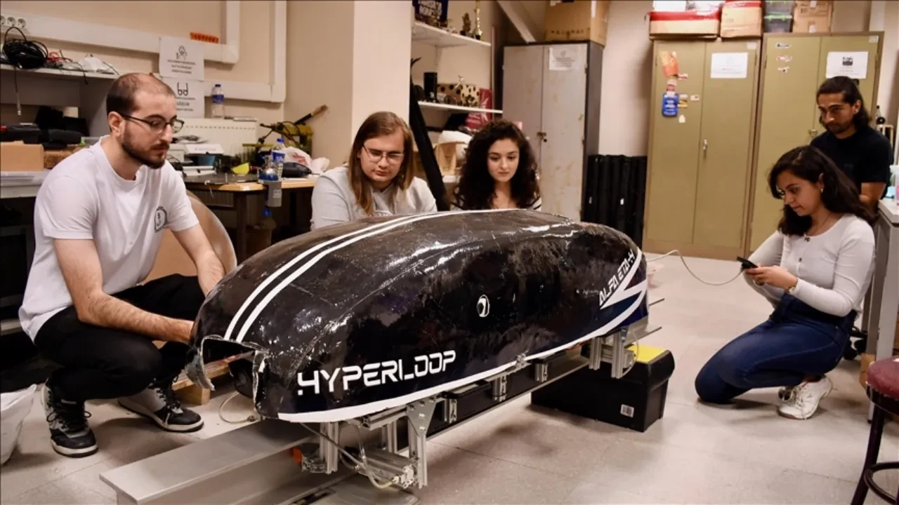 Hyperloop teknolojisi TEKNOFEST'te: Ses hızında seyahat için genç mühendisler yarışıyor