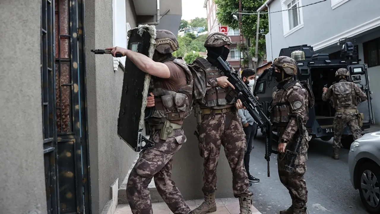  İHA destekli operasyon! Van'da bir eve baskın yapıldı