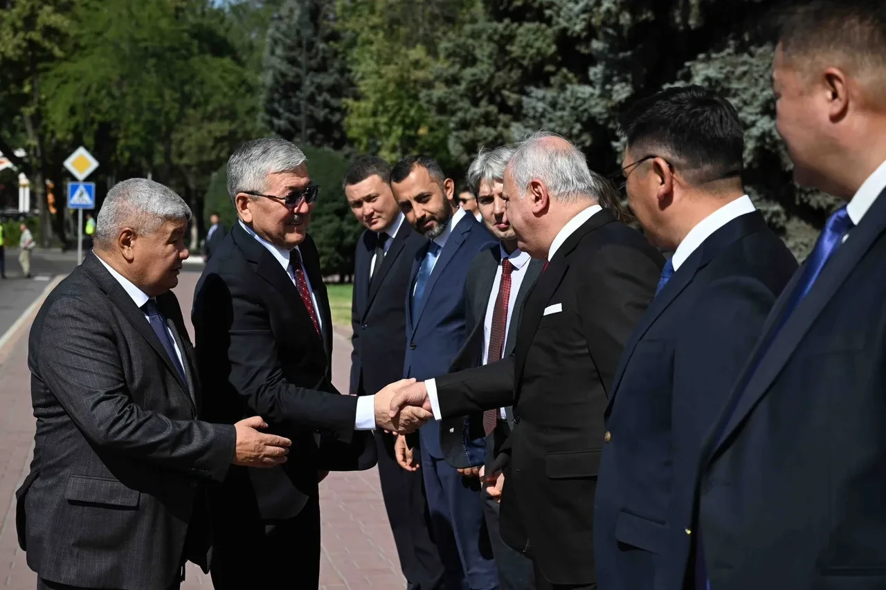 İhlas'tan Kırgızistan'a 30 otomobil! Araçların anahtarı teslim edildi