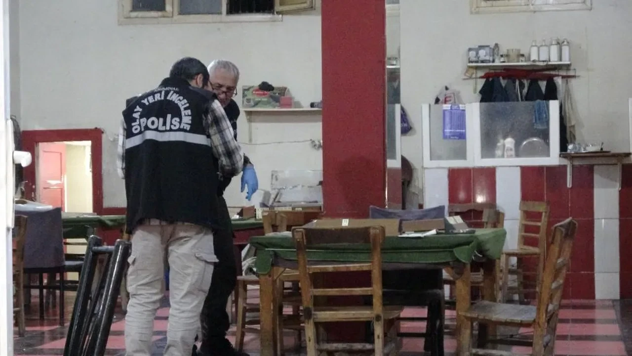 Kahvehane basıp, kuzenini katletti! Savunması şoke etti: "Annemle ilişki yaşıyordu"