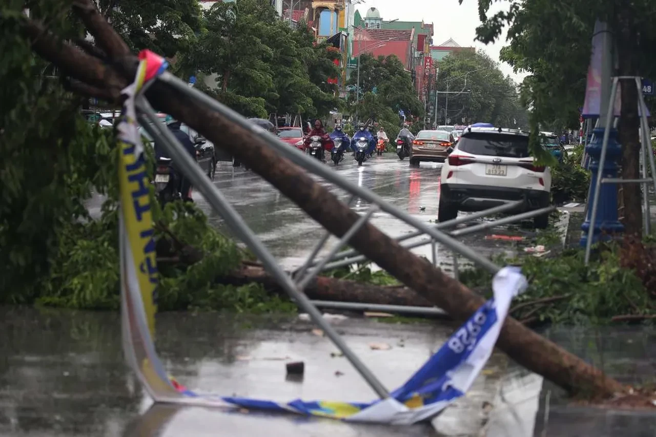 Kajiki Tayfunu Vietnam'da karaya çıktı: Ölü ve çok sayıda yaralı var