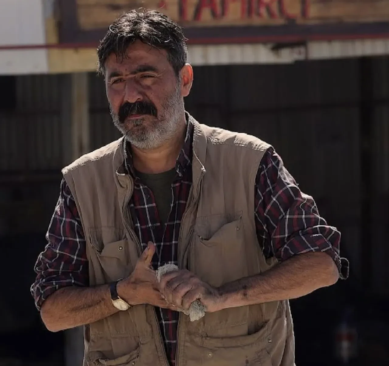 Mustafa Üstündağ yapım şirketiyle karşı karşıya! 550 bin TL'lik tazminat istedi