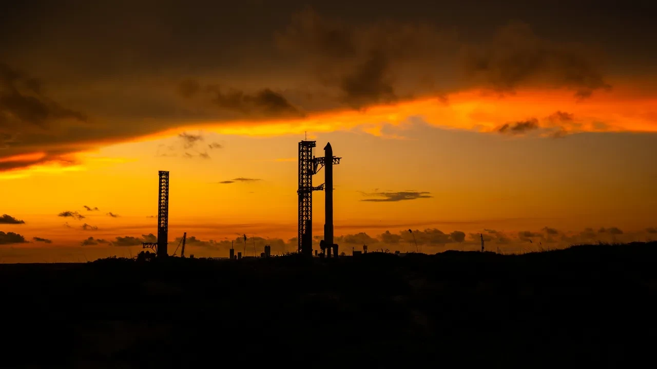 SpaceX bulutlu havaya takıldı! Starship roketinin test uçuşu ertelendi