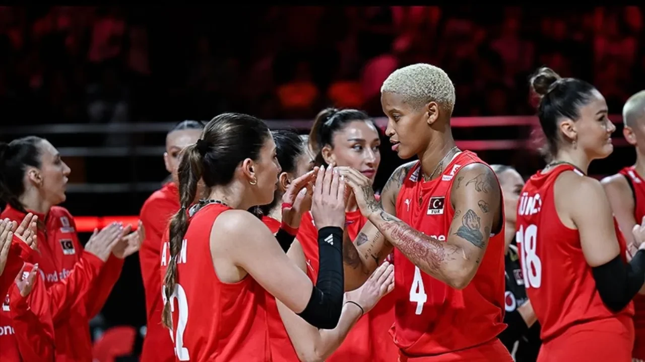 Türkiye Kanada voleybol maçı hangi kanalda, saat kaçta? Filenin Sultanları son grup maçına çıkıyor