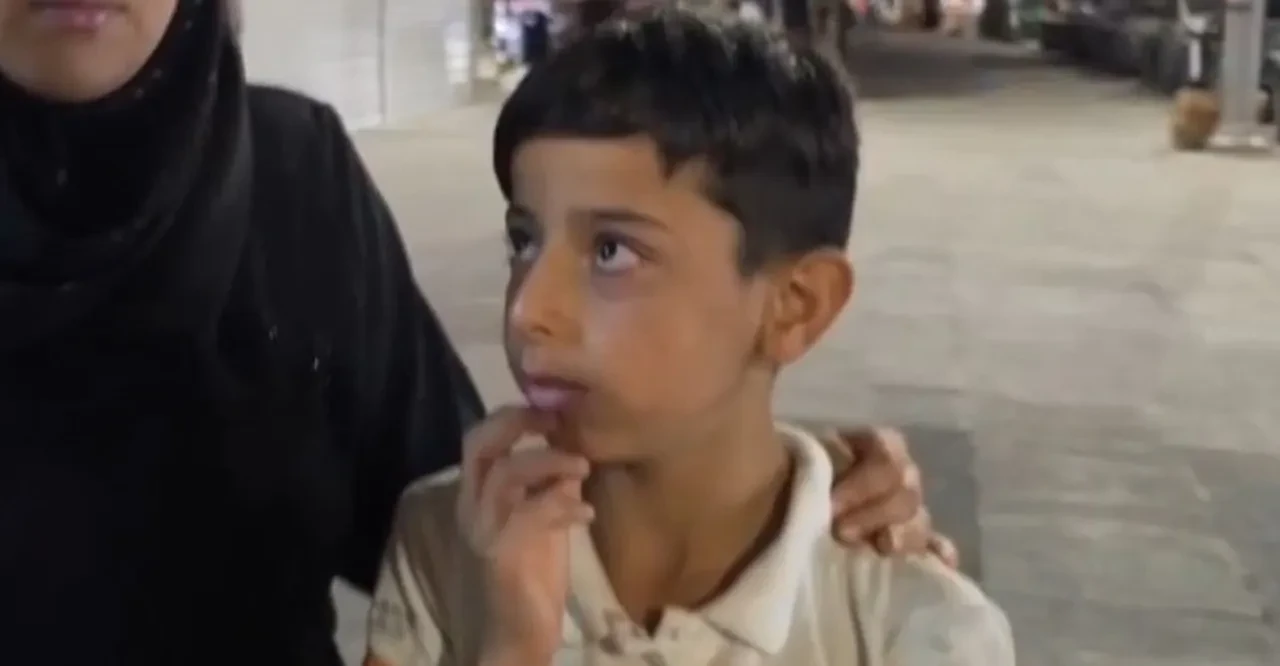 4 gündür kayıp olan çocuk bankta bulundu: Banklarda uyumuş