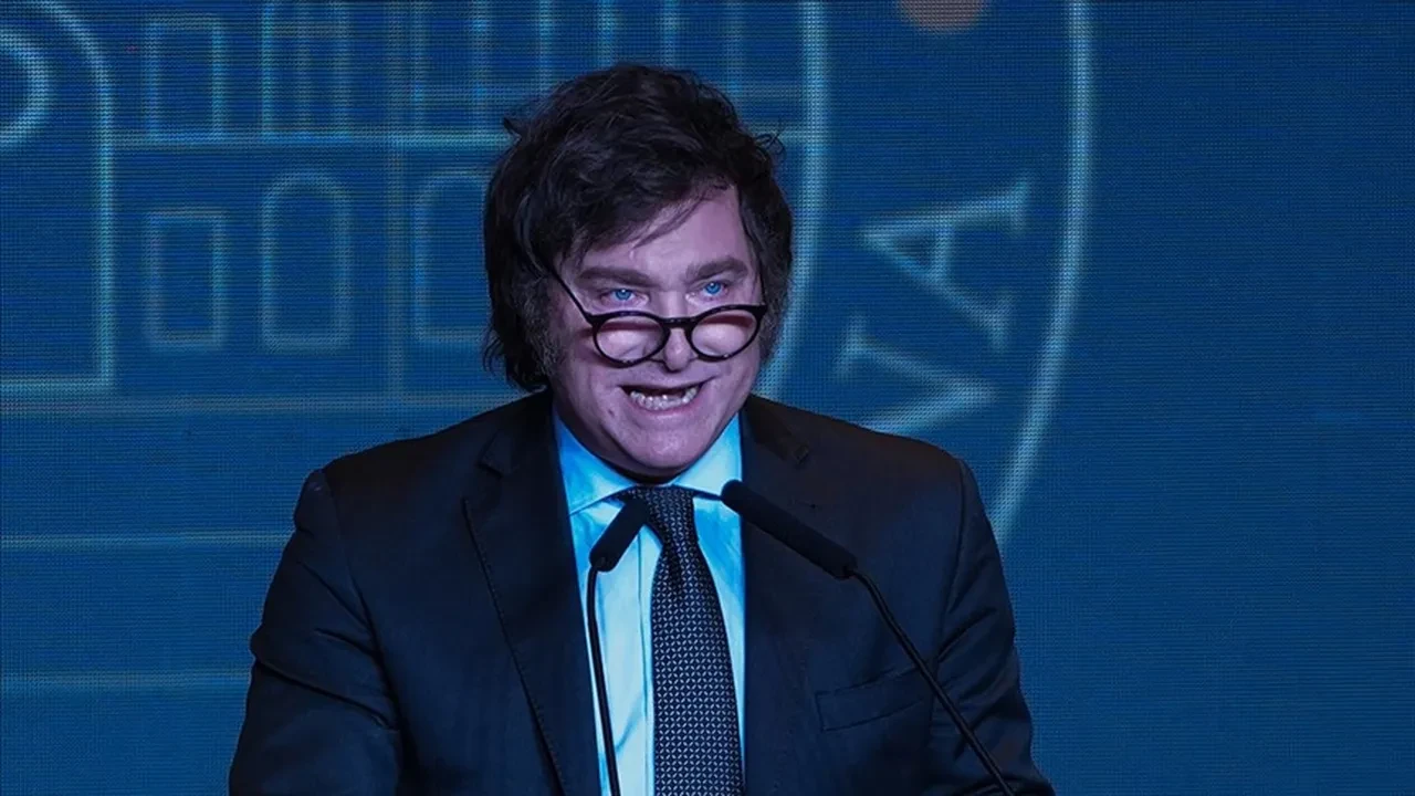 Arjantin Devlet Başkanı Milei’ye saldırı! Muhaliflerin hedefi oldu