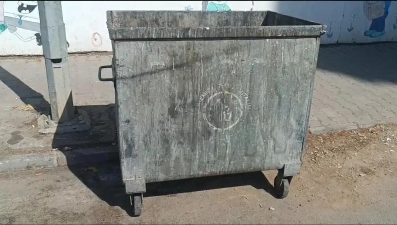 Çöplerin arasında servet buldu! Küçük Ömer'den alkışlanacak hareket 