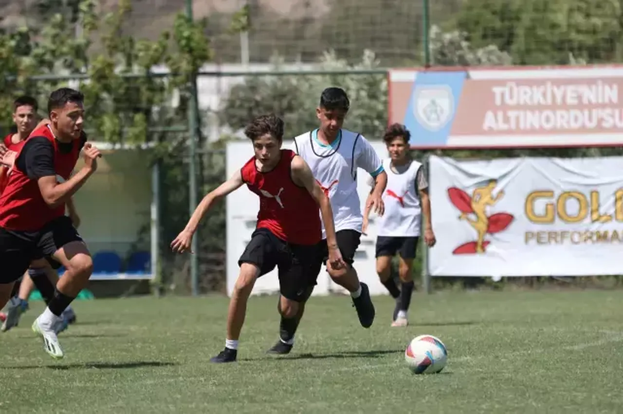 Dünyanın en büyük futbolcu seçmesine Türkiye ev sahipliği yapıyor