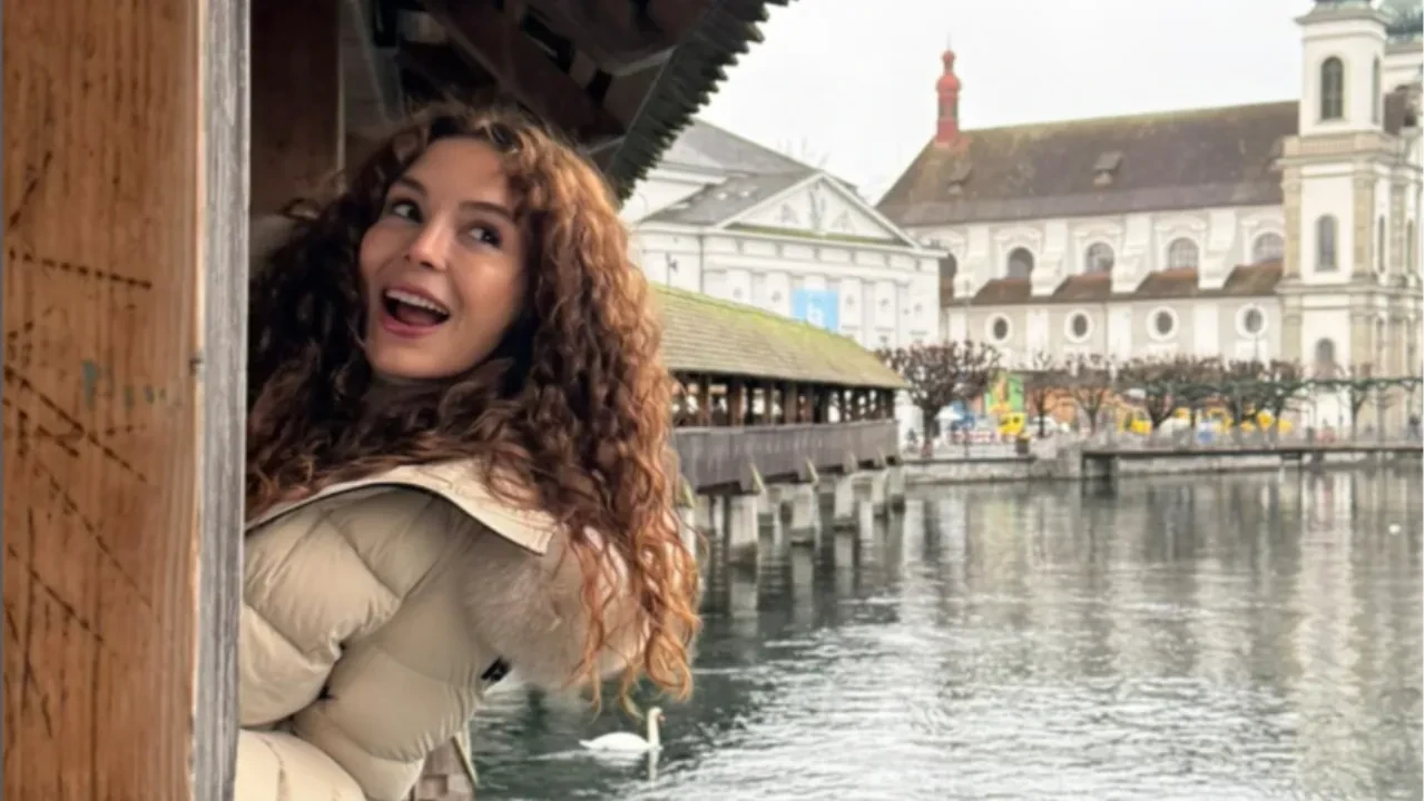 Ebru Şahin imaj değişikliğine gitti! Yeni saç rengini sosyal medyadan paylaştı 