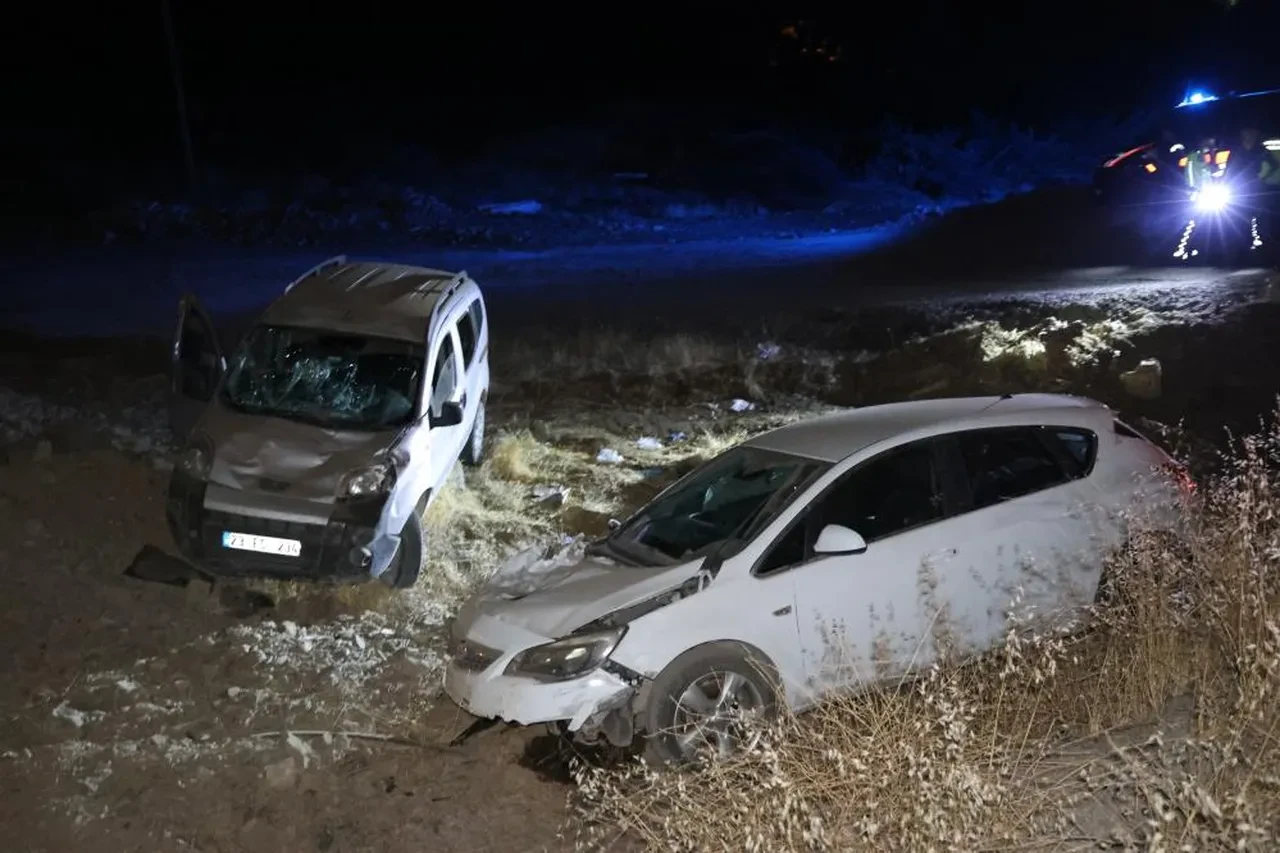 Elazığ’da feci kaza: 4’ü ağır çok sayıda yaralı var!