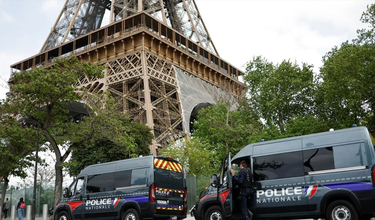 Eyfel Kulesi'ne 'cihat' saldırısı! İki kişi tutuklandı