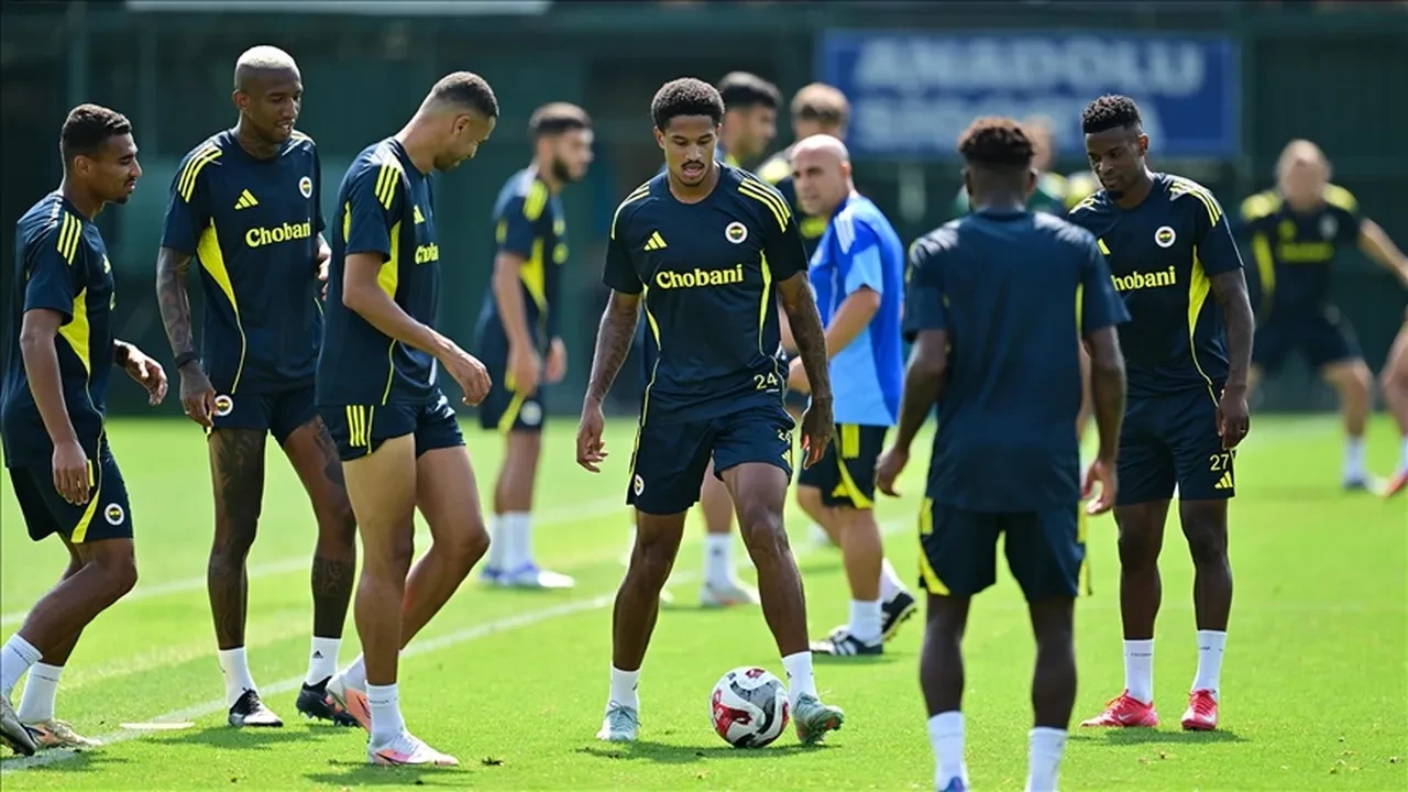 Fenerbahçe maçını hangi kanal veriyor? Şampiyonlar Ligi'nde Benfica ile karşılaşacak