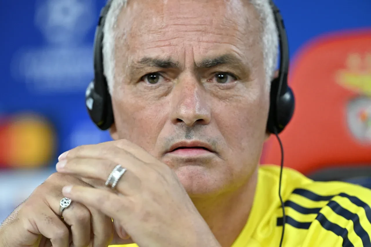 Fenerbahçe yönetiminden Mourinho'ya sansür! Transfer eleştirileri kesildi