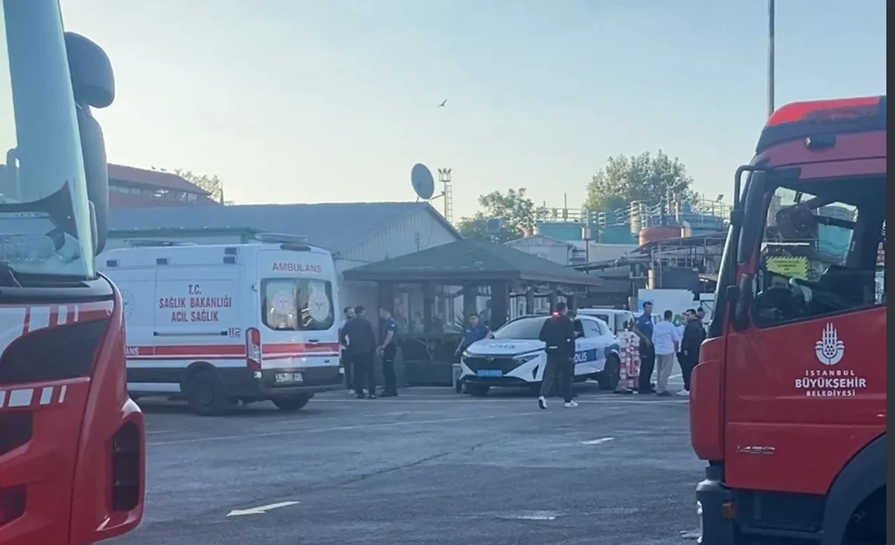 Haydarpaşa Limanı'nda yakıt ikmal gemisinde yangın! Bir kişi yaralandı 