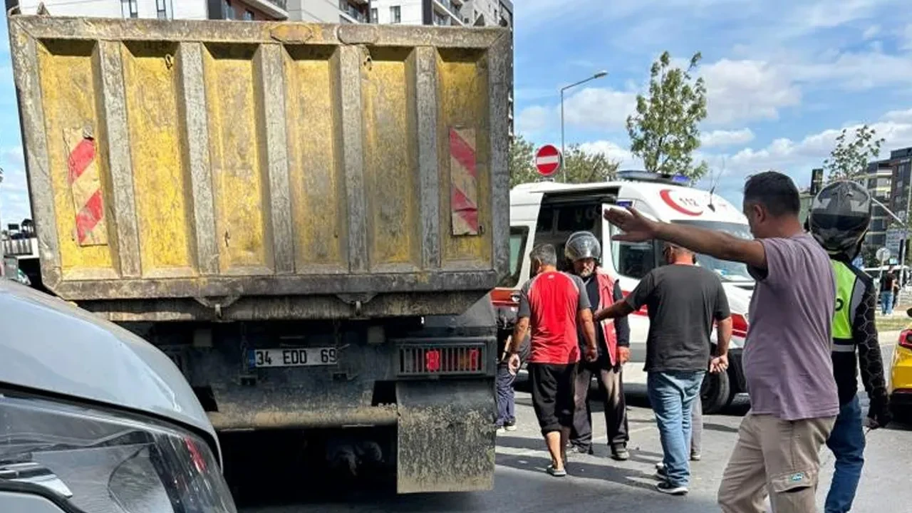 İstanbul'da feci kaza kamerada! Hafriyat kamyonu kadını böyle ezdi