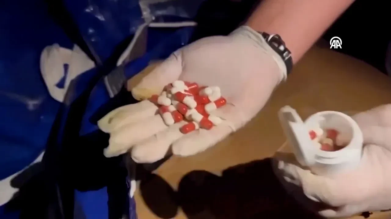 İstanbul'da zehir tacirlerine operasyon! 750 bin hap ele geçirildi