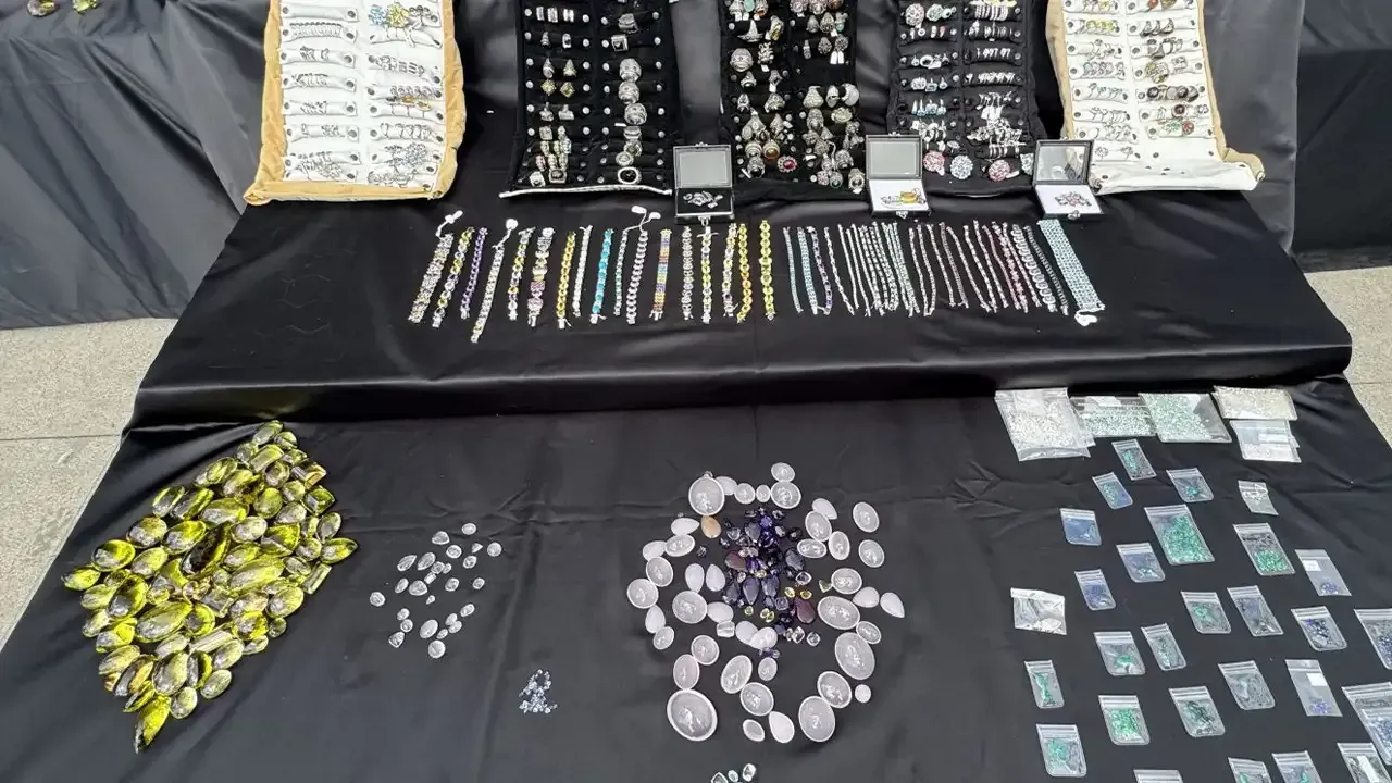 Kapalıçarşı'da dev operasyon! 1.2 milyar değerinde kaçak pırlanta ele geçirildi 