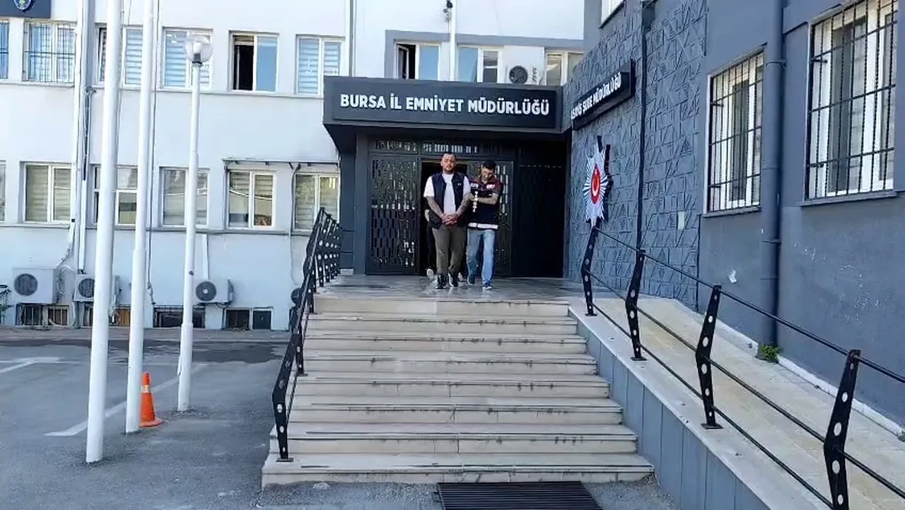 Kendilerini komiser olarak tanıtıp, 5 milyon TL'lik vurgun yaptılar!  