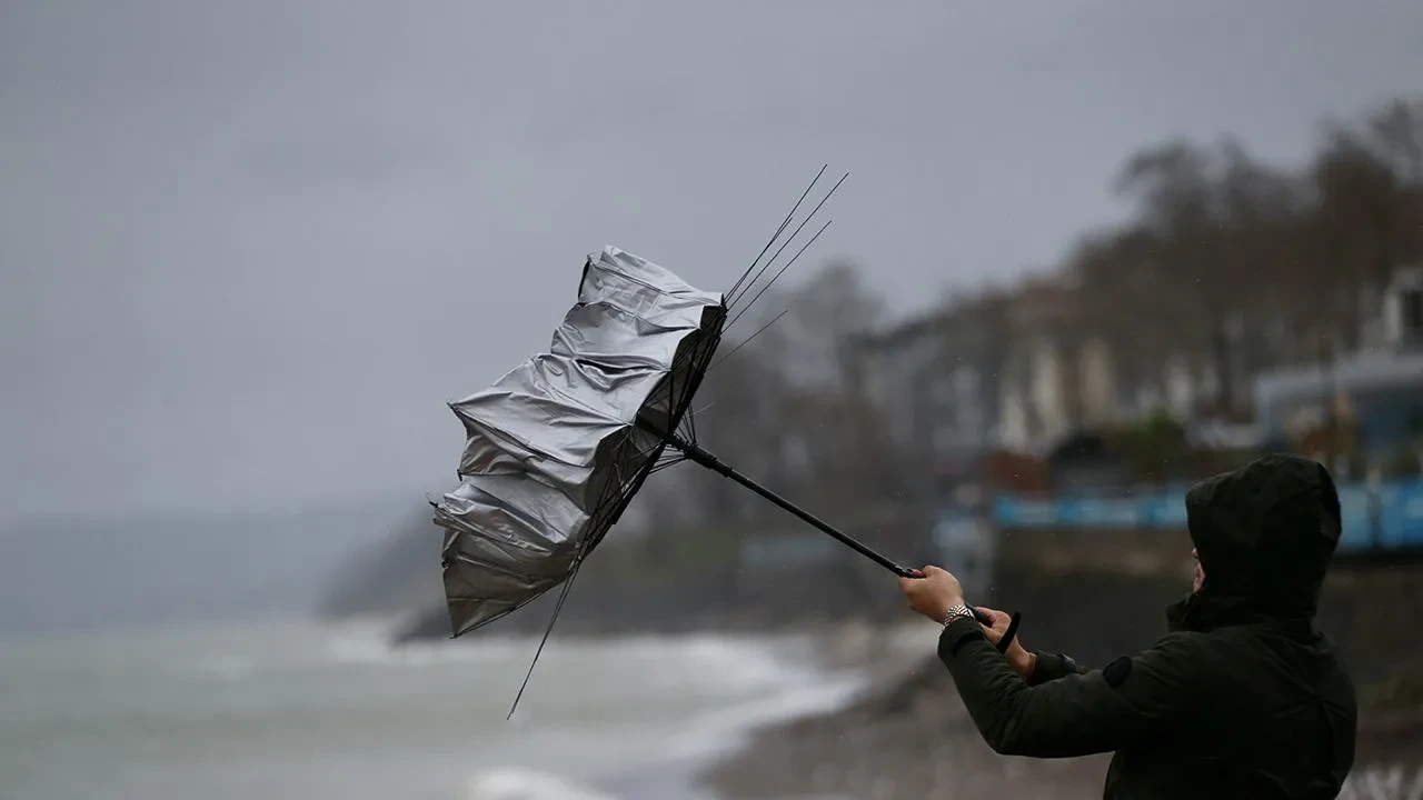 Meteoroloji'den iki bölgeye fırtına uyarısı! Bazı illerde yağış var