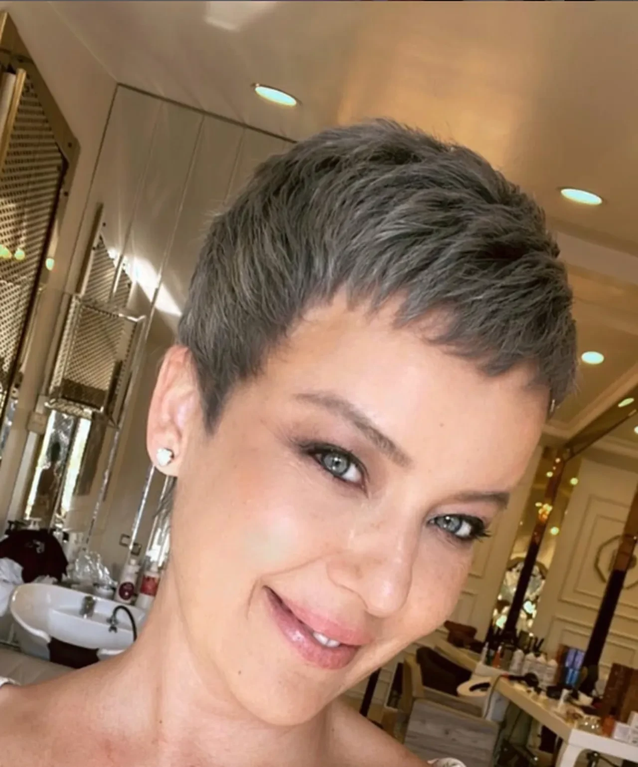 Nursel Ergin zor günleri anlattı! Yeni imajına beğeni yağdı