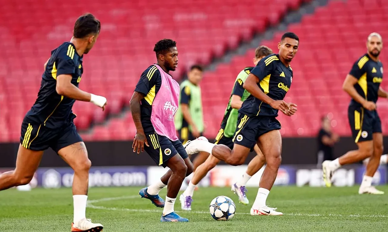 Şampiyonlar Ligi'ne son adım! Fenerbahçe, Benfica deplasmanında 16 yıllık hasreti bitirmek istiyor