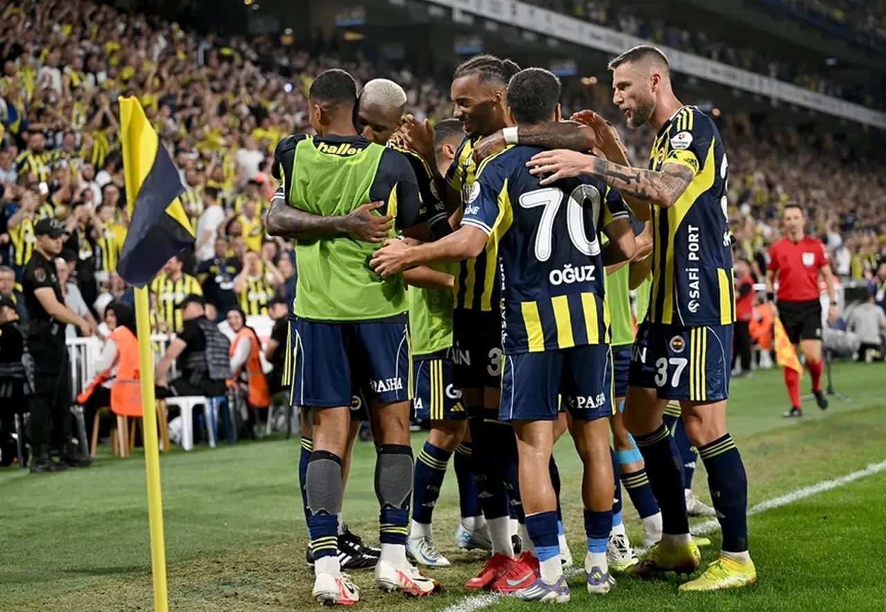 Şampiyonlar Ligi'ne son adım! Fenerbahçe, Benfica deplasmanında 16 yıllık hasreti bitirmek istiyor