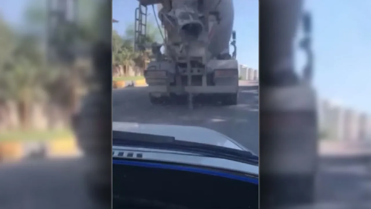 Seyir halindeki mikser, yola beton döktü! Trafikte korku dolu anlar kamerada