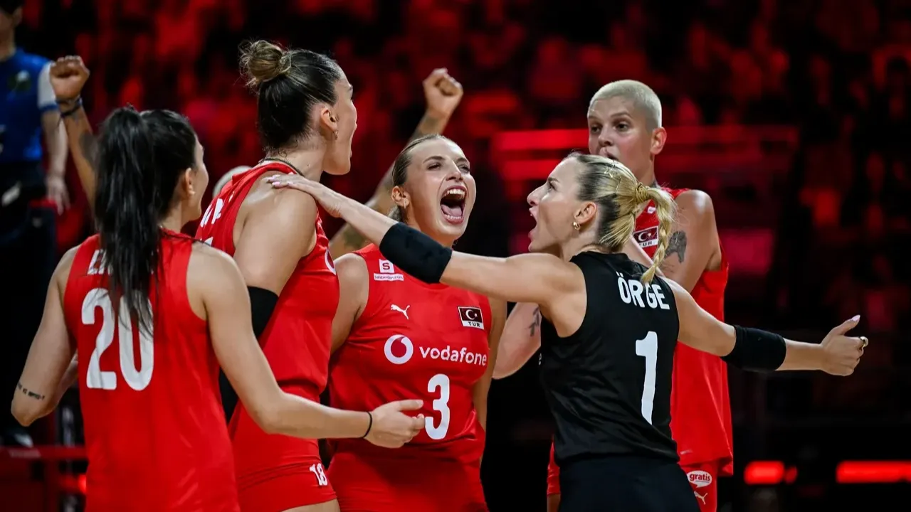 Türkiye Kanada voleybol maçı nerede izlenir, saat kaçta? Filenin Sultanları son grup maçına çıkıyor