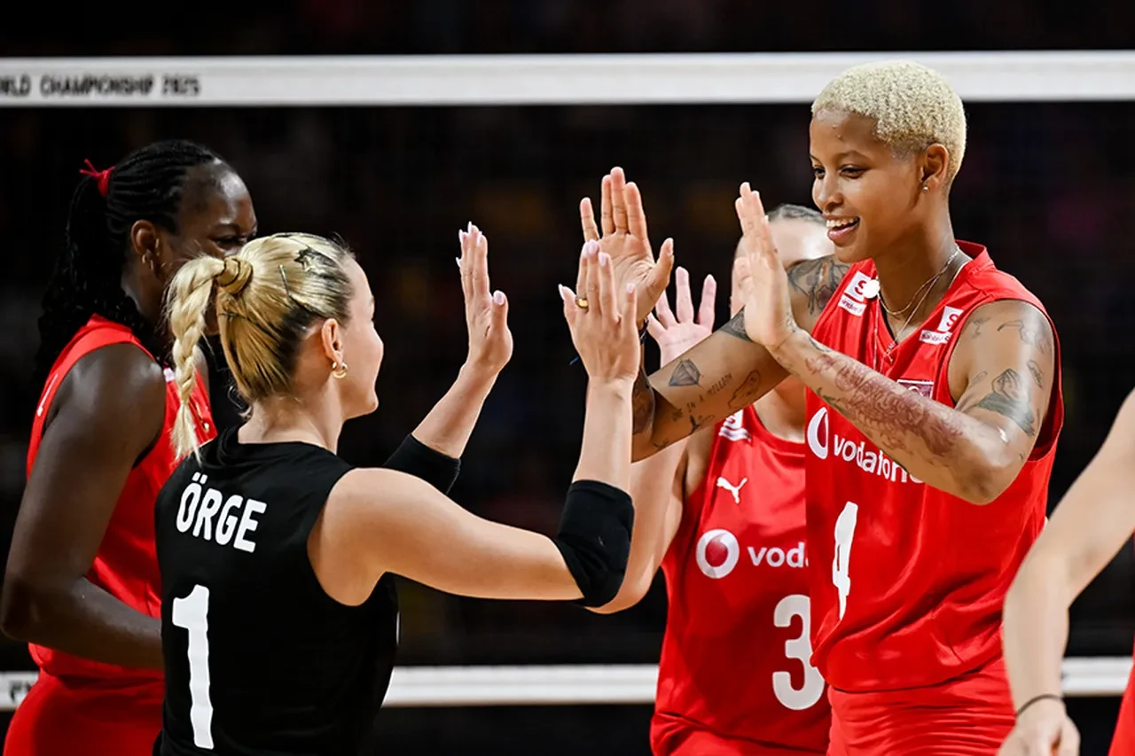 Türkiye Kanada voleybol maçı nerede izlenir, saat kaçta? Filenin Sultanları son grup maçına çıkıyor