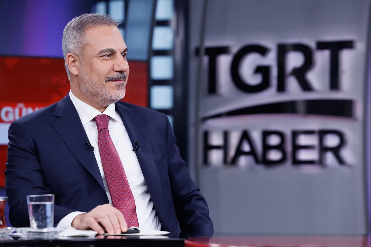 Cumhurbaşkanı Erdoğan'ın YPG ile ilgili sözleri ne anlama geliyor? Bakan Fidan canlı yayında açıkladı