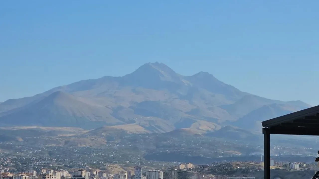 Erciyes Dağı'nın karı eridi! Akıllara o söz geldi